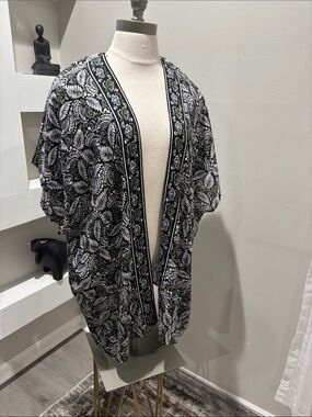 LOFT Black & White Floral-Print Open Front Kimono Cardigan